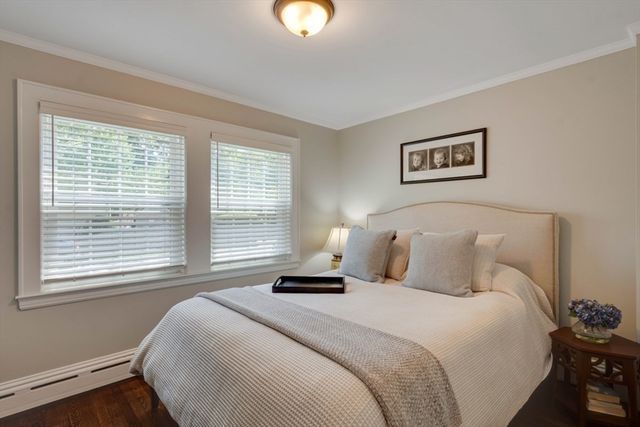 70 Berwick Pl, Norwood, MA 02062