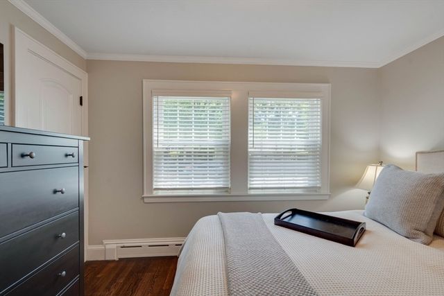 70 Berwick Pl, Norwood, MA 02062