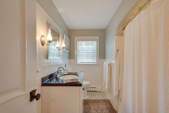 70 Berwick Pl, Norwood, MA 02062