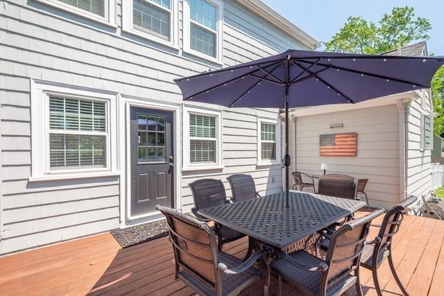70 Berwick Pl, Norwood, MA 02062