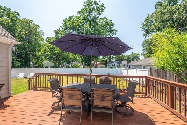 70 Berwick Pl, Norwood, MA 02062