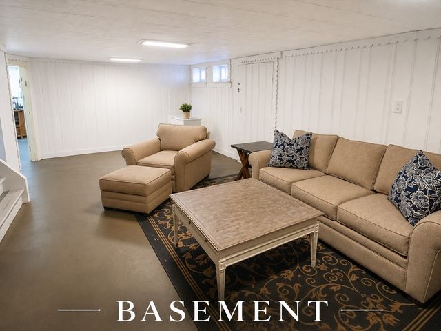 70 Berwick Pl, Norwood, MA 02062