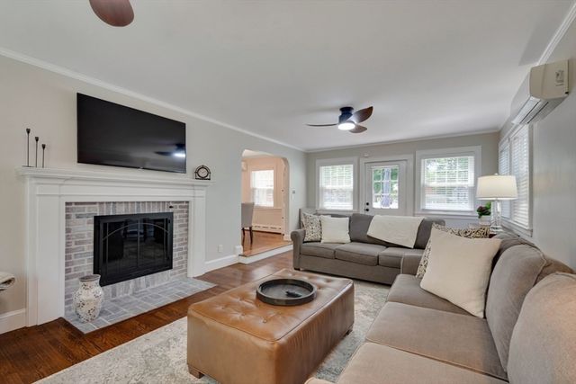 70 Berwick Pl, Norwood, MA 02062
