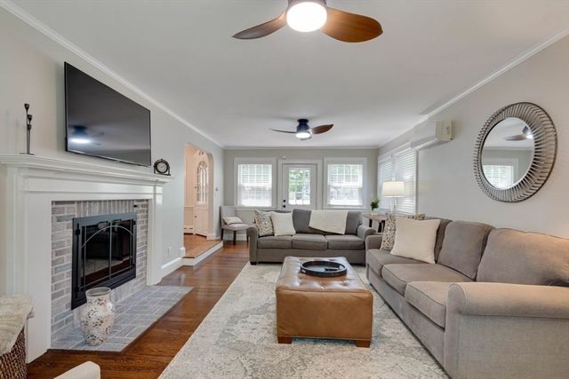 70 Berwick Pl, Norwood, MA 02062