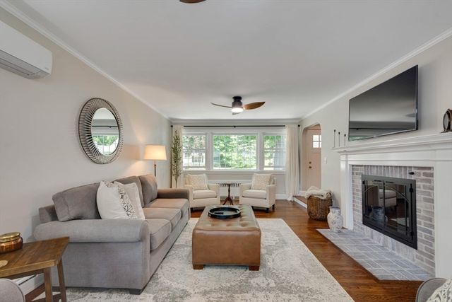 70 Berwick Pl, Norwood, MA 02062