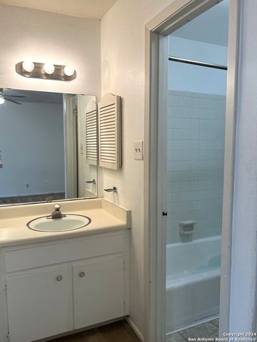 11015 Mount Boracho Dr Apt C, San Antonio, TX 78213