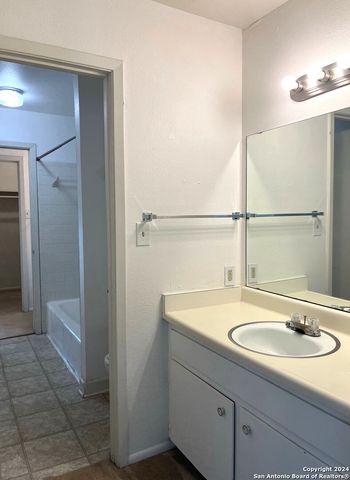 11015 Mount Boracho Dr Apt C, San Antonio, TX 78213
