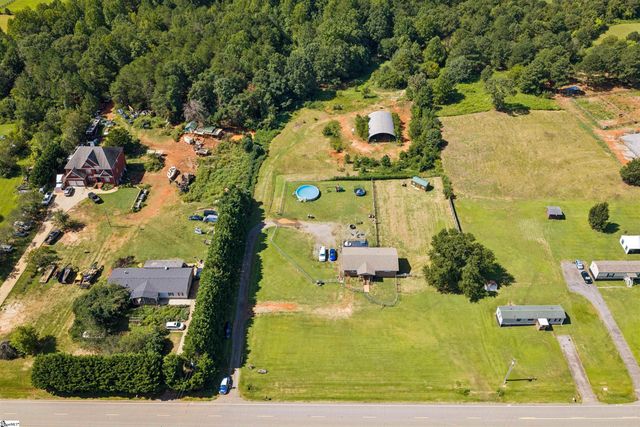 1055 Little Mountain Road, Wellford, SC 29385