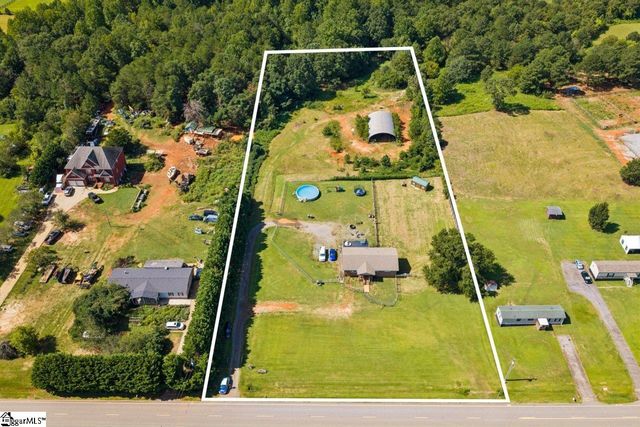 1055 Little Mountain Road, Wellford, SC 29385