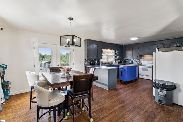 1055 Little Mountain Road, Wellford, SC 29385