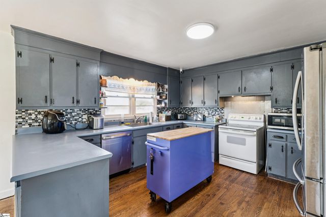 1055 Little Mountain Road, Wellford, SC 29385