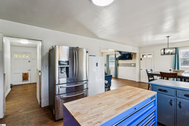 1055 Little Mountain Road, Wellford, SC 29385