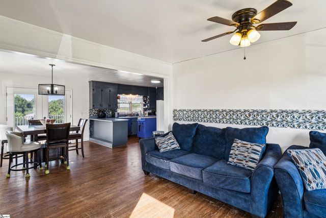 1055 Little Mountain Road, Wellford, SC 29385
