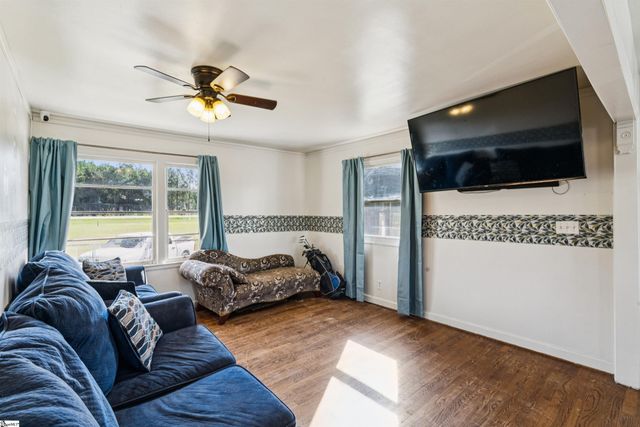 1055 Little Mountain Road, Wellford, SC 29385