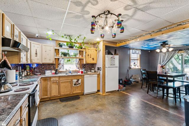 1055 Little Mountain Road, Wellford, SC 29385