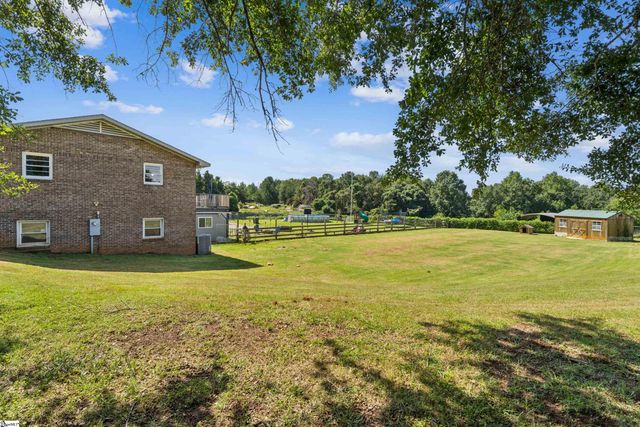 1055 Little Mountain Road, Wellford, SC 29385