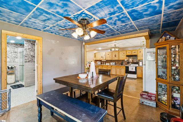 1055 Little Mountain Road, Wellford, SC 29385