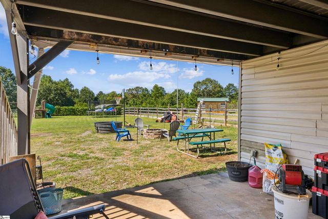 1055 Little Mountain Road, Wellford, SC 29385