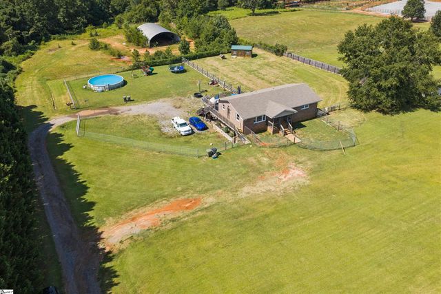 1055 Little Mountain Road, Wellford, SC 29385