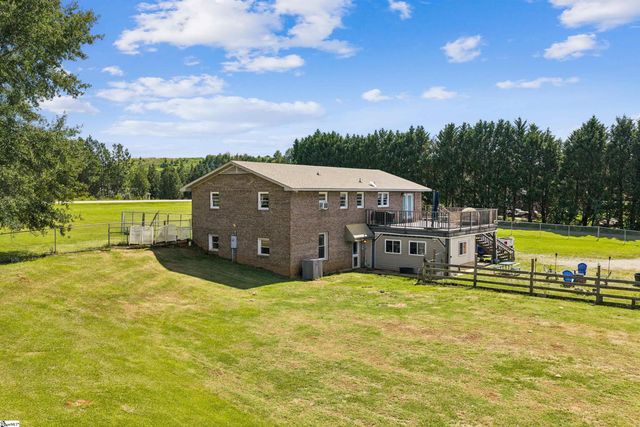 1055 Little Mountain Road, Wellford, SC 29385