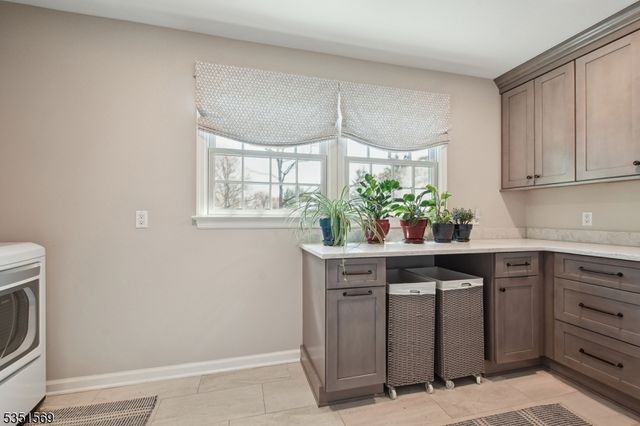 1387 CHAPEL HILL RD, Mountainside Boro, NJ 07092