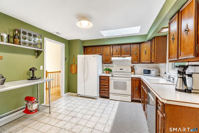 844 Middletown Avenue, North Haven, CT 06473