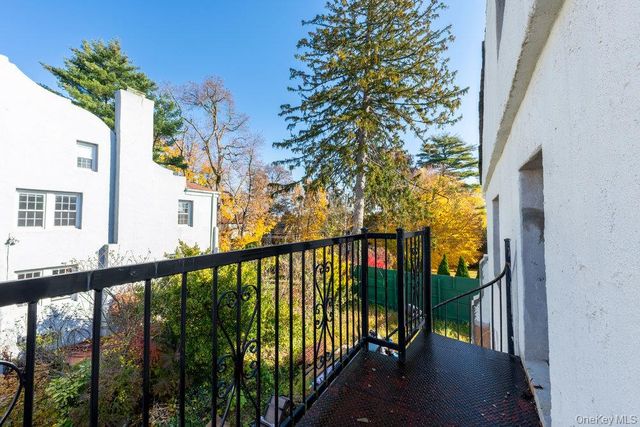 162 Old Mamaroneck Road, White Plains, NY 10605