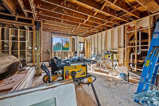 162 Old Mamaroneck Road, White Plains, NY 10605