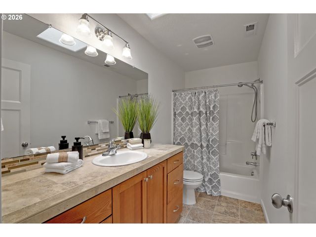 3853 Se 181ST Pl, Portland, OR 97236
