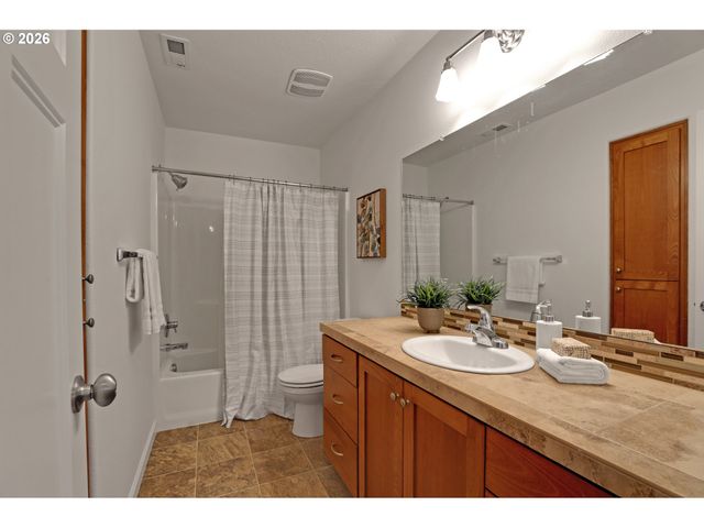 3853 Se 181ST Pl, Portland, OR 97236