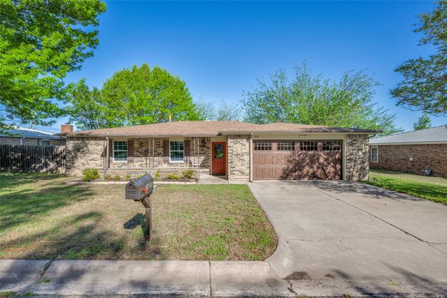 1406 Jackson Street, Bowie, TX 76230