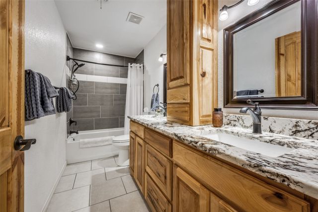 1406 Jackson Street, Bowie, TX 76230