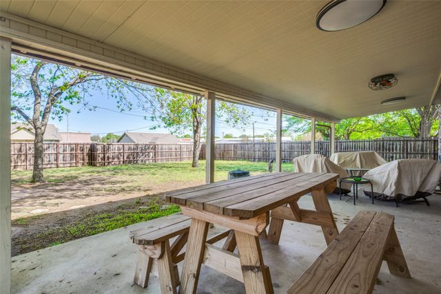 1406 Jackson Street, Bowie, TX 76230