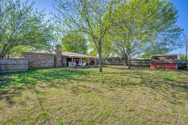 1406 Jackson Street, Bowie, TX 76230