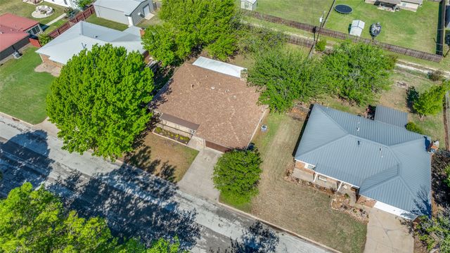 1406 Jackson Street, Bowie, TX 76230