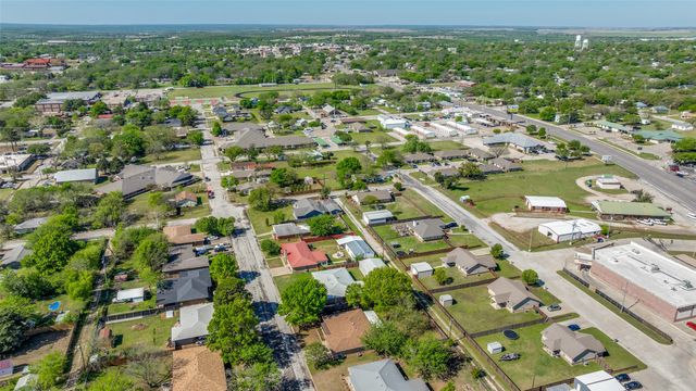 1406 Jackson Street, Bowie, TX 76230