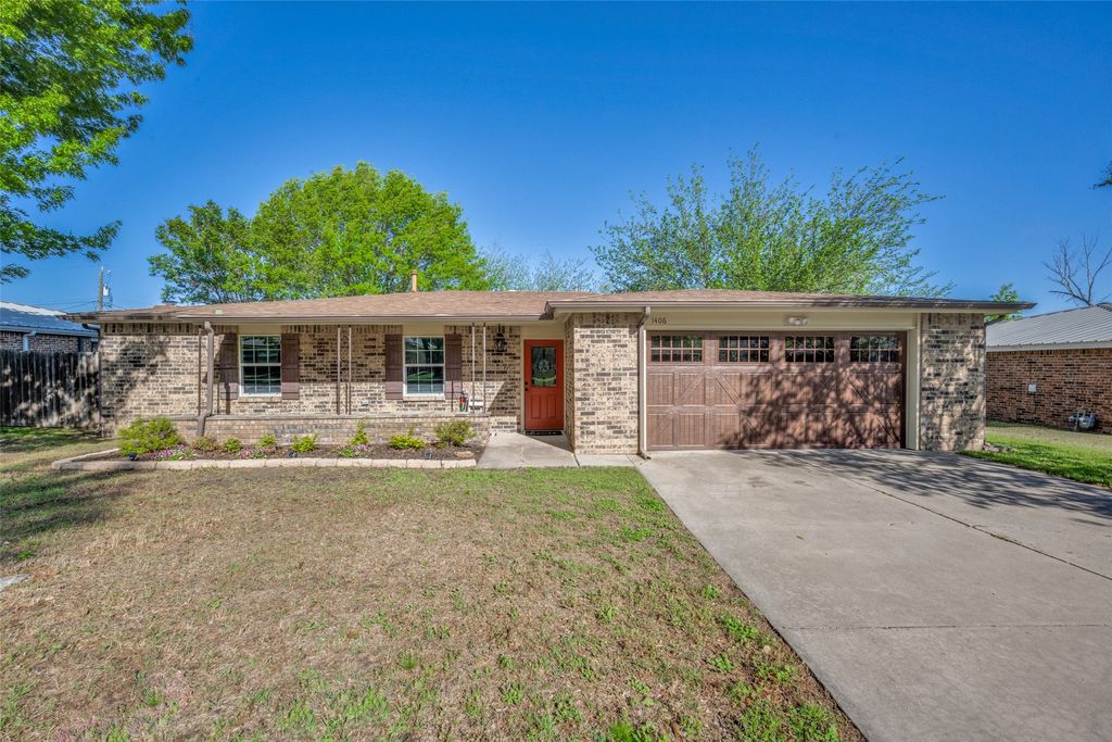 1406 Jackson Street, Bowie, TX 76230