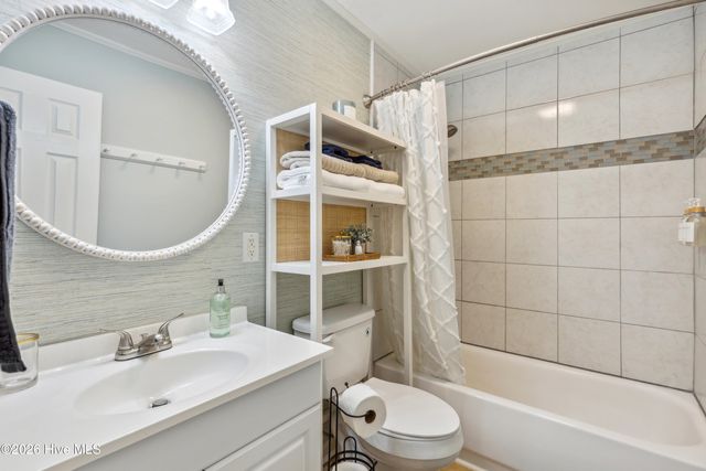 1122 S Topsail Drive, Holly Ridge, NC 28445