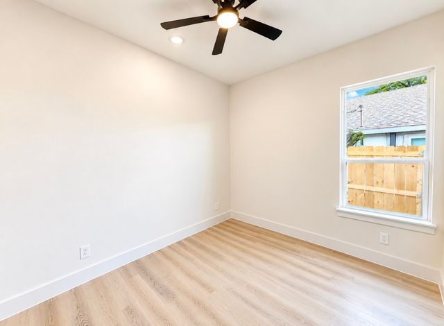 5504 Curzon Avenue, Fort Worth, TX 76107