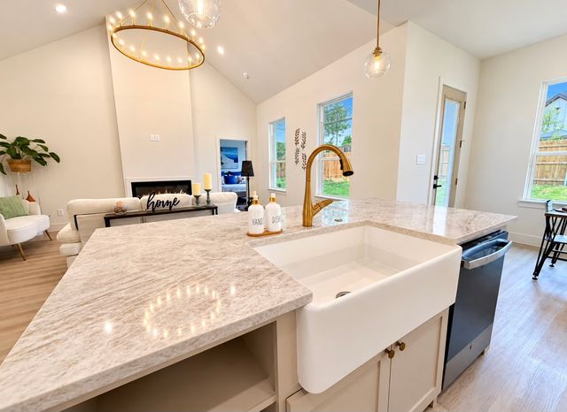 5504 Curzon Avenue, Fort Worth, TX 76107