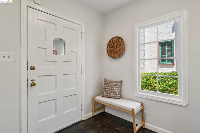 575 58th St, Oakland, CA 94609