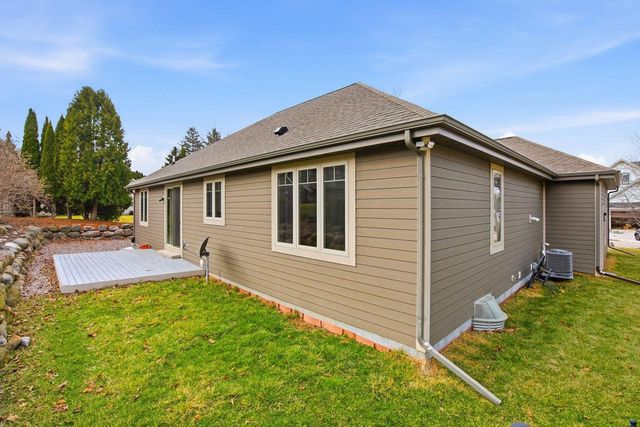 N27W27075 Woodland DRIVE, Pewaukee, WI 53072