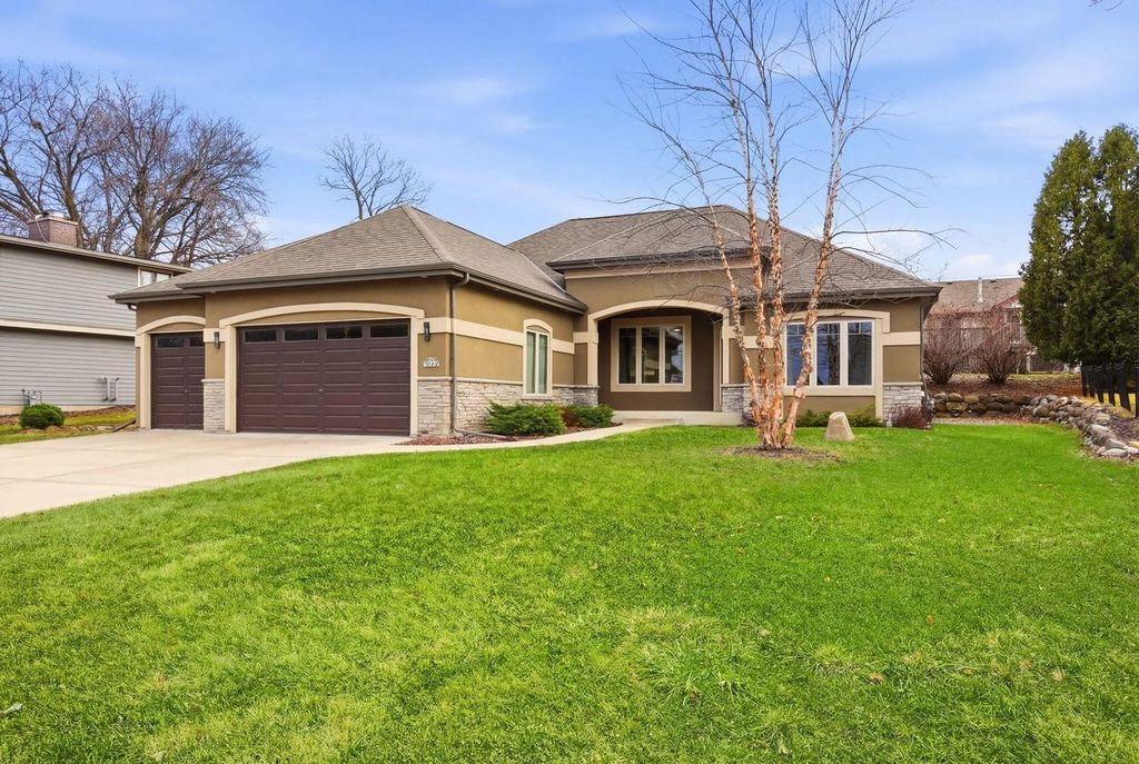 N27W27075 Woodland DRIVE, Pewaukee, WI 53072