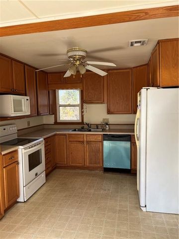 402 N McRae Street, Gas, KS 66742