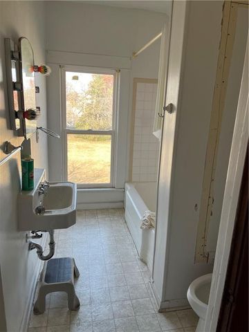 402 N McRae Street, Gas, KS 66742