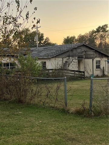 402 N McRae Street, Gas, KS 66742