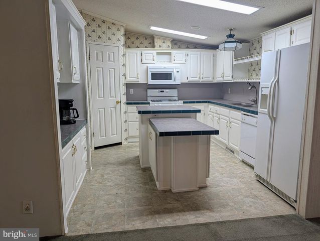 180 ST CLAIR AVE, Pottsville, PA 17901