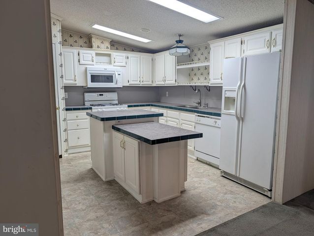 180 ST CLAIR AVE, Pottsville, PA 17901