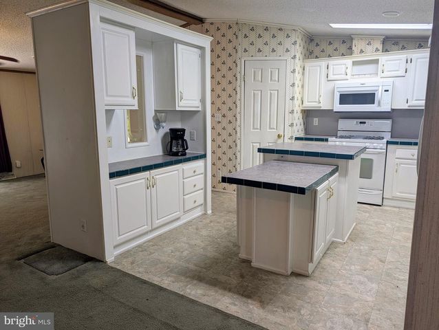 180 ST CLAIR AVE, Pottsville, PA 17901