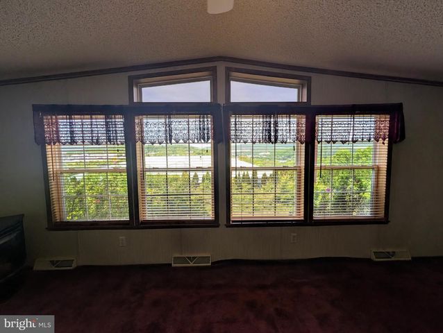 180 ST CLAIR AVE, Pottsville, PA 17901